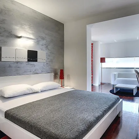 Villa Ant *